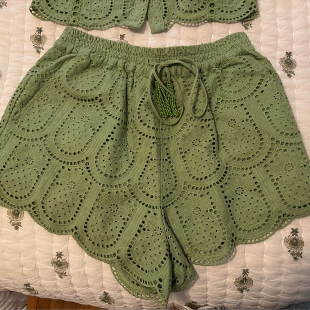 FARM Rio pineapple SHORTS
XS
